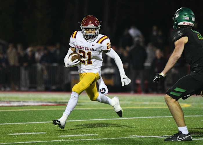 a Central Catholic West Linn 6A Oregon football semifinal November 17 2023 Taylor Balkom 16